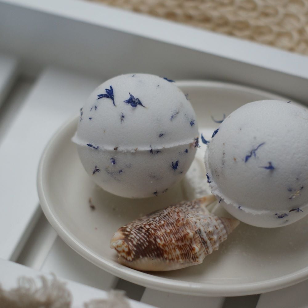 Clovelly Bath Bomb Gift Set - Bath Bombs & Mini Soap - Rose Geranium - Image 2